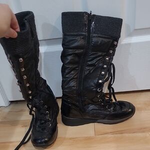Cougar Tasty Women's Fits Like A 6 Black Winter Boots with Lace-Up Design